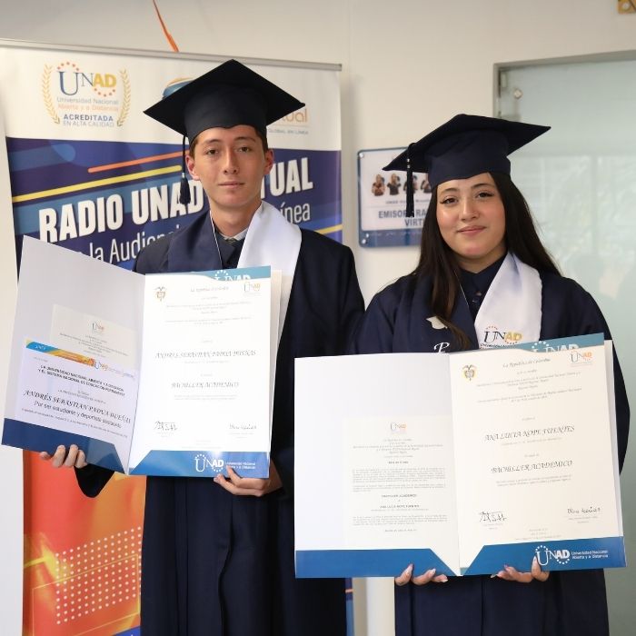 ¡Felicidades a los graduados!: 76 jóvenes culminaron su bachillerato en la UNAD