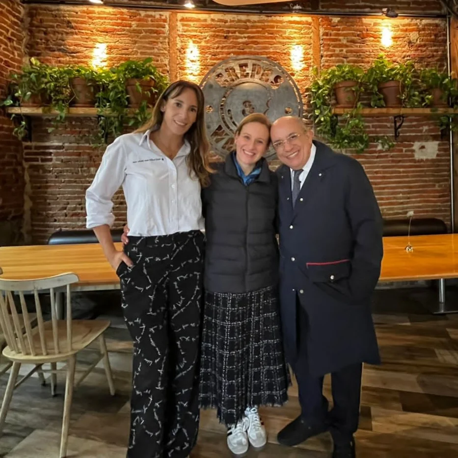 Crepes & Waffles y la UNAD: una alianza que impulsa educación e innovación en la comunidad colombiana en España